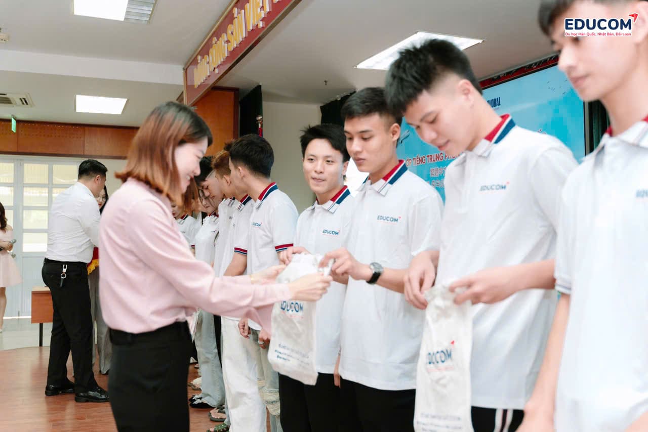 EduCom khai giảng