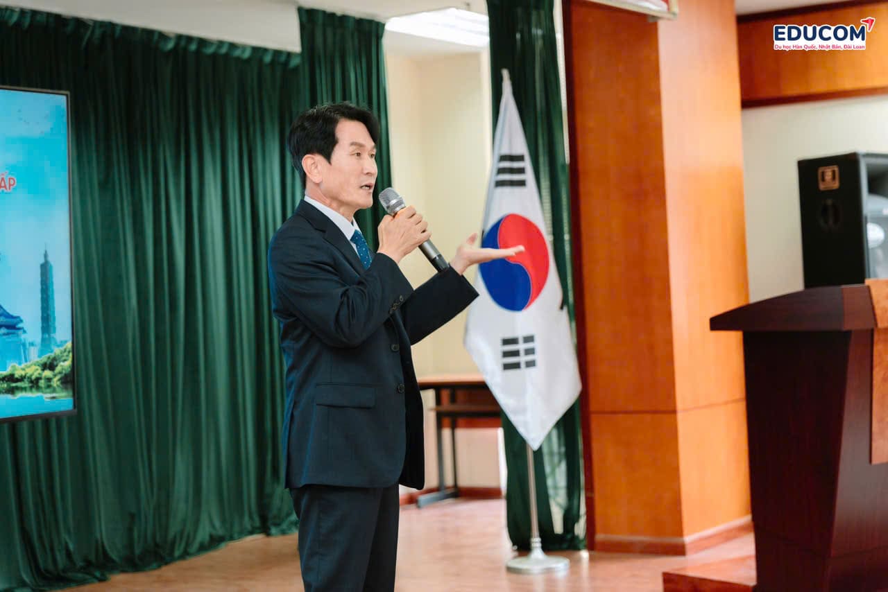 EduCom khai giảng