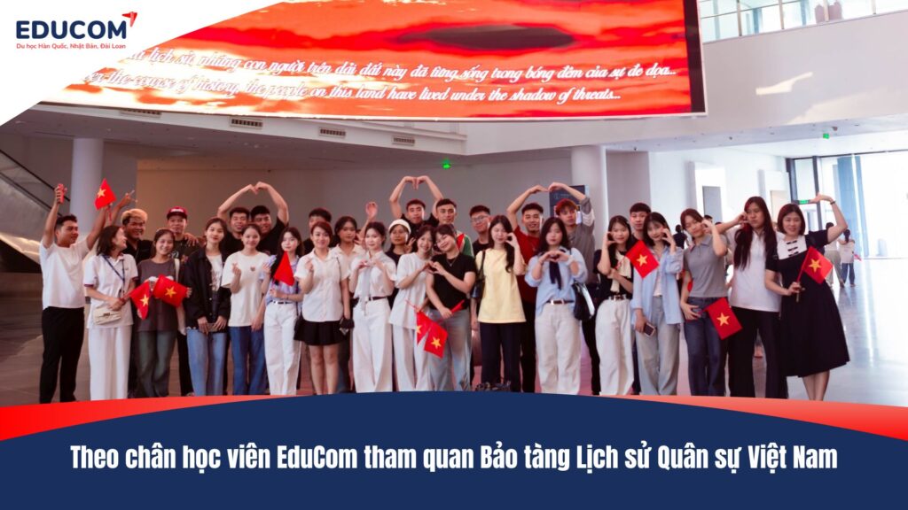 Theo chân học viên EduCom tham quan Bảo tàng Lịch sử Quân sự Việt Nam