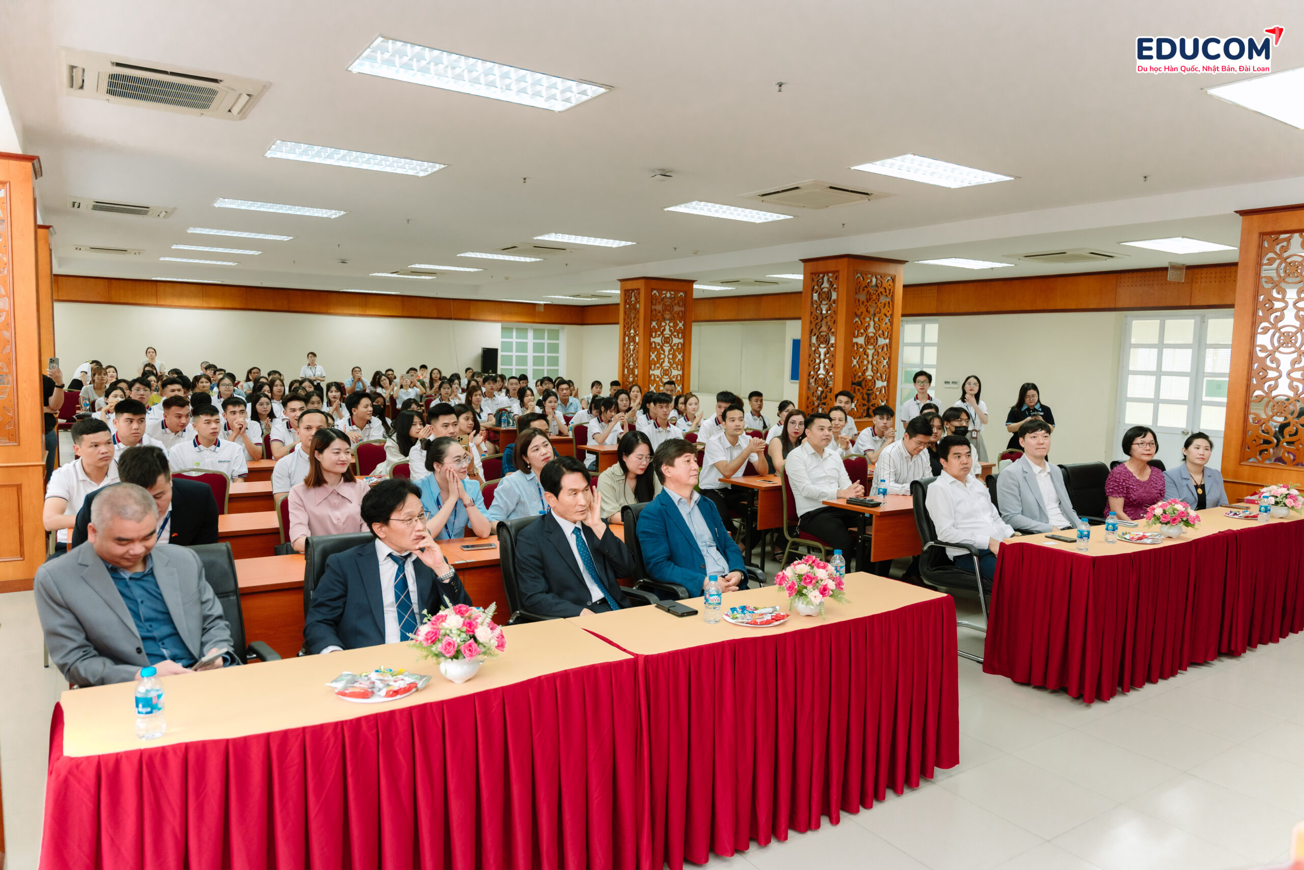 trung tâm đào tạo EduCom