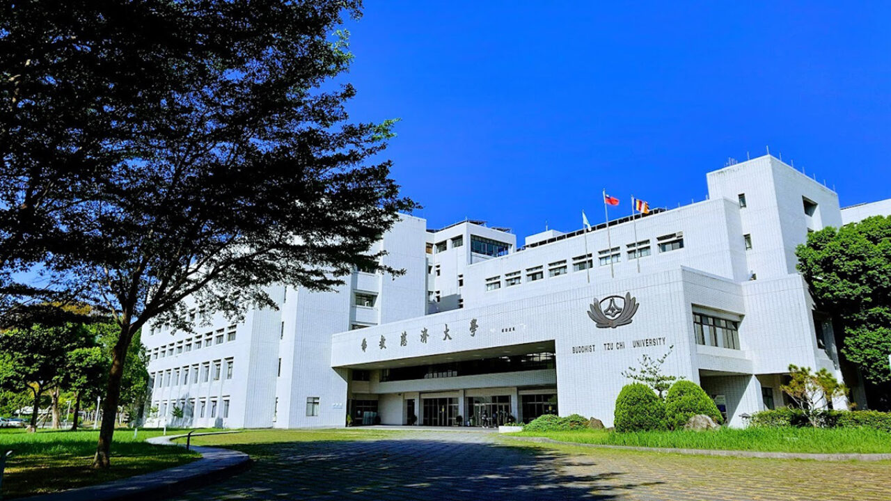 Đại học từ tế